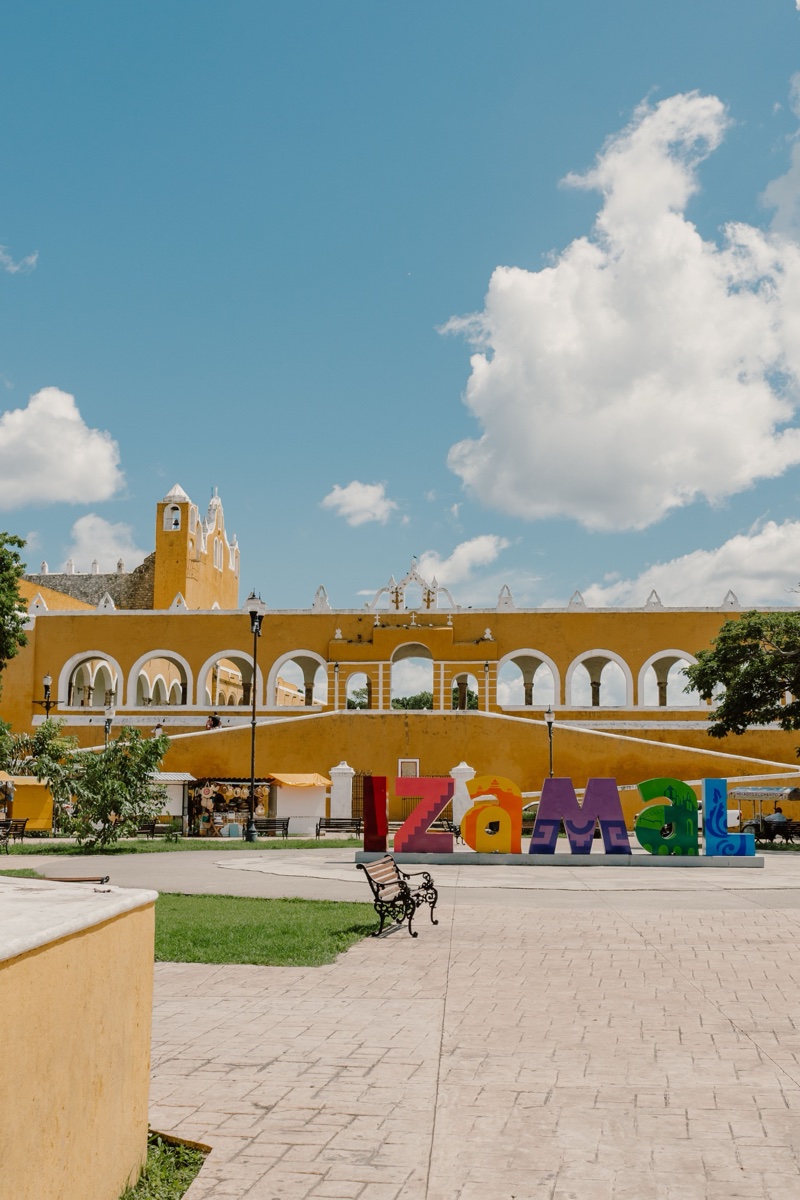 Letras monumentales de Izamal, Pueblo Mágico